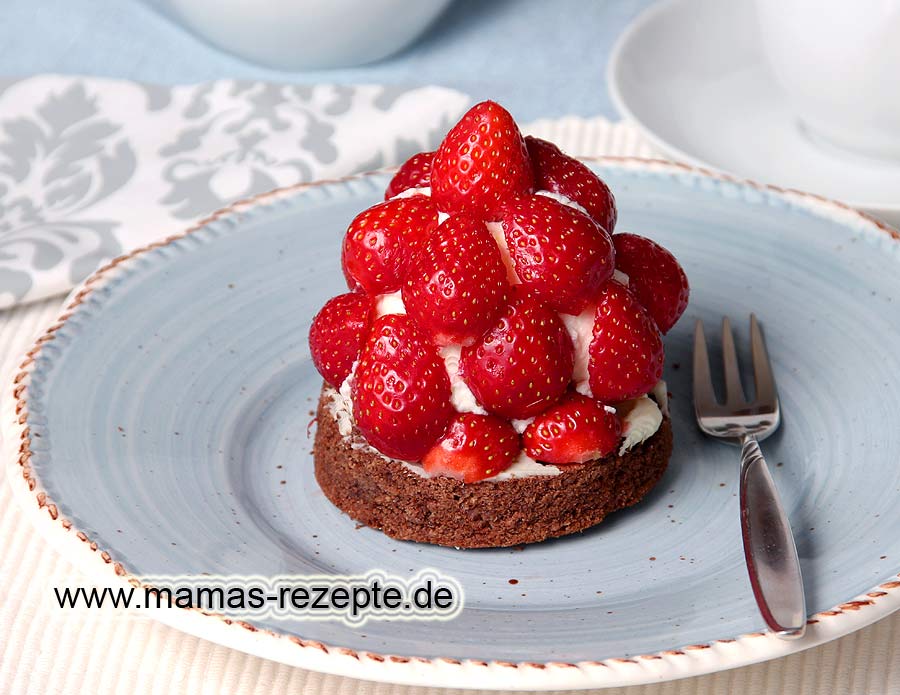 Erdbeer-Sahne Türmchen | Mamas Rezepte - mit Bild und Kalorienangaben