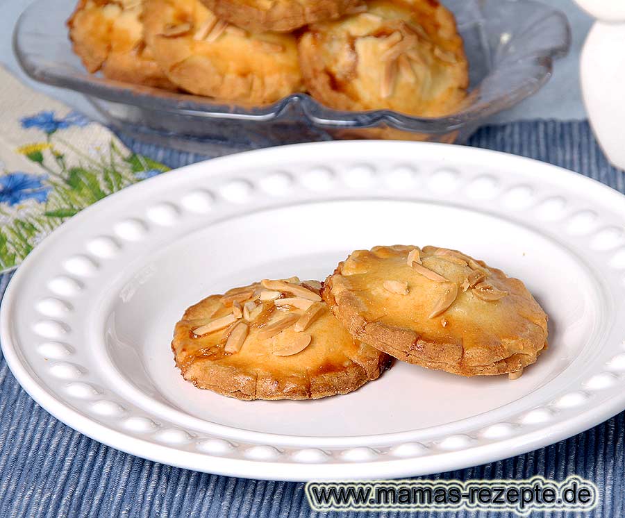 Gefüllte Kekse aus Mürbeteig | Mamas Rezepte - mit Bild und Kalorienangaben