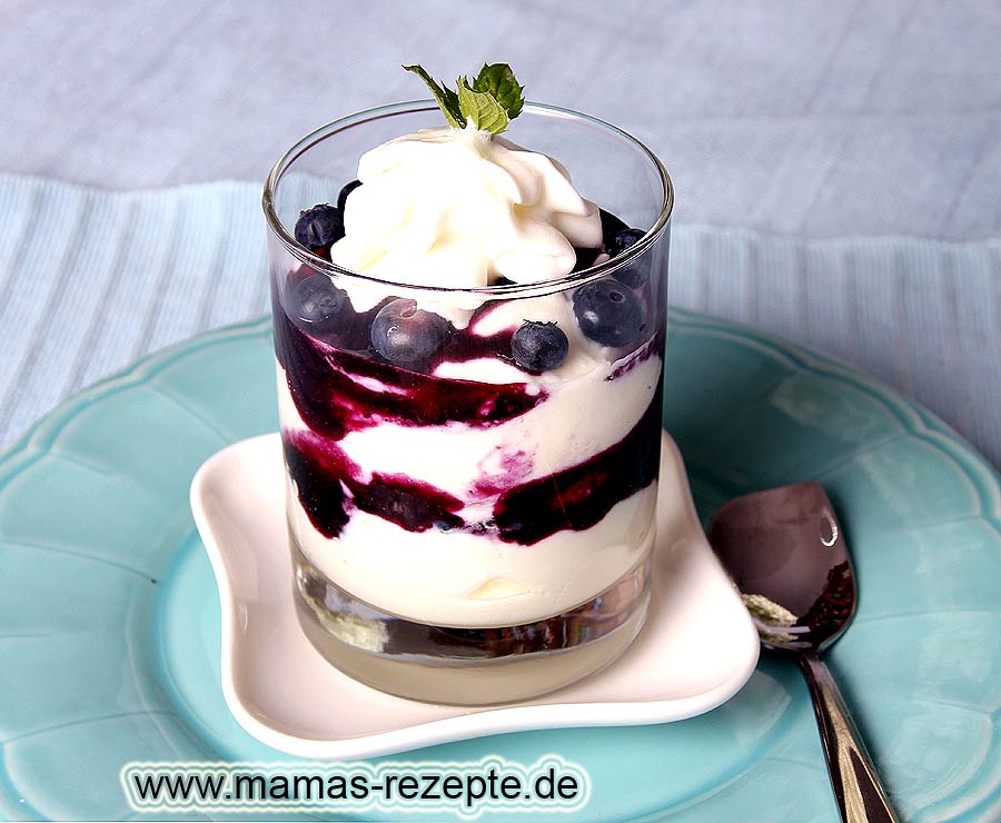 Heidelbeerquark im Glas | Mamas Rezepte - mit Bild und Kalorienangaben