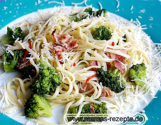 Pasta mit Brokkoli und Speck | Mamas Rezepte - mit Bild und Kalorienangaben