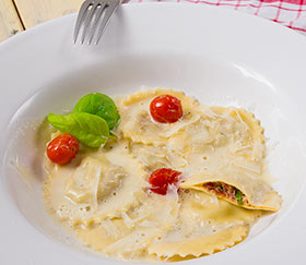 Bild von Ravioli mit Tomaten-Ricotta Füllung