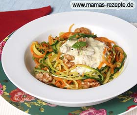 Bild von Gemüsespaghetti mit Walnusssoße