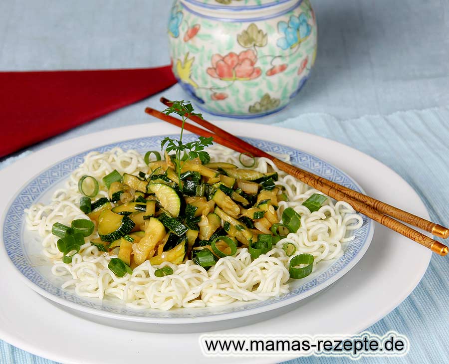 Scharfes Zucchinigemüse | Mamas Rezepte - mit Bild und Kalorienangaben