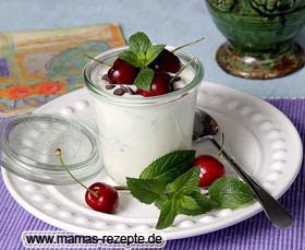 Bild von Joghurt-Obst Dessert im Glas