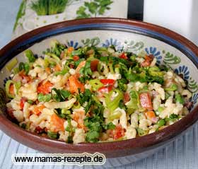 Bild von Knöpfle Salat mit Gemüse und Speck