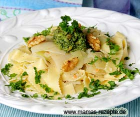 Ausserhalb oder im Bild oben rechts klicken zum Schließen. Bild von Kohlrabinudeln mit Walnusspesto