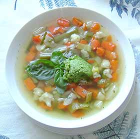 Bild von Soupe au pistou - Suppe mit Basilikumpaste